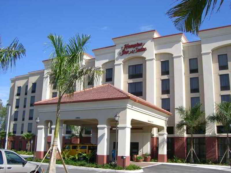 Hampton Inn & Suites Tampa-Wesley Chapel Exterior photo